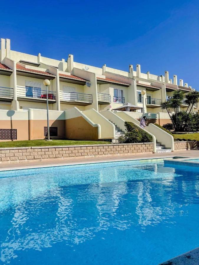 Peniche Master Bedroom With Sea View Balcony, Private Bathroom, Shared Kitchen, Swimming Pool, Surfing Resort Atouguia Da Baleia Exterior photo