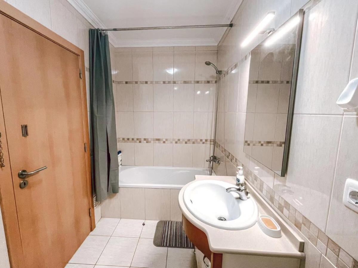 Peniche Master Bedroom With Sea View Balcony, Private Bathroom, Shared Kitchen, Swimming Pool, Surfing Resort Atouguia Da Baleia Exterior photo